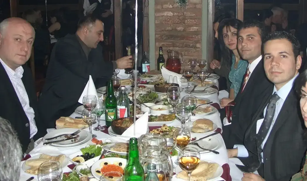 Uzak mesafeler, sıcak ilişkileri engellemez.